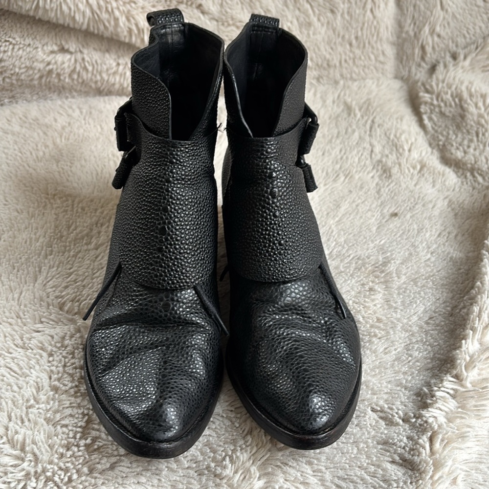Alexander wang black leather Erin ankle boot
EU Size 38 / US size 8 - Picture 4 of 10